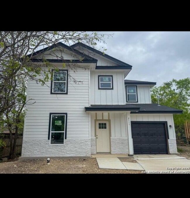 Building Photo - 2111 Hicks Ave