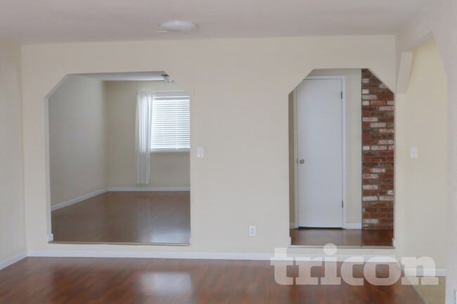 Building Photo - 2607 Orchid St