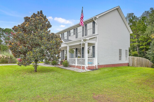 Building Photo - Immaculate Goose Creek Home!