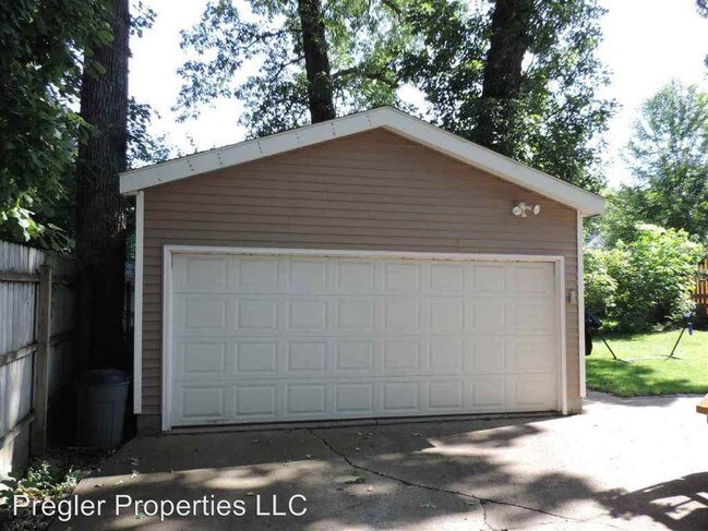 Building Photo - 4 br, 2 bath House - 1716 Rainbow Dr