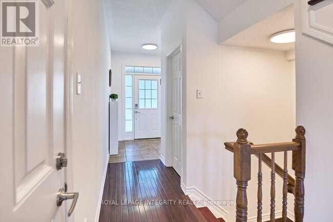 Photo du bâtiment - 114 Battersea Cres