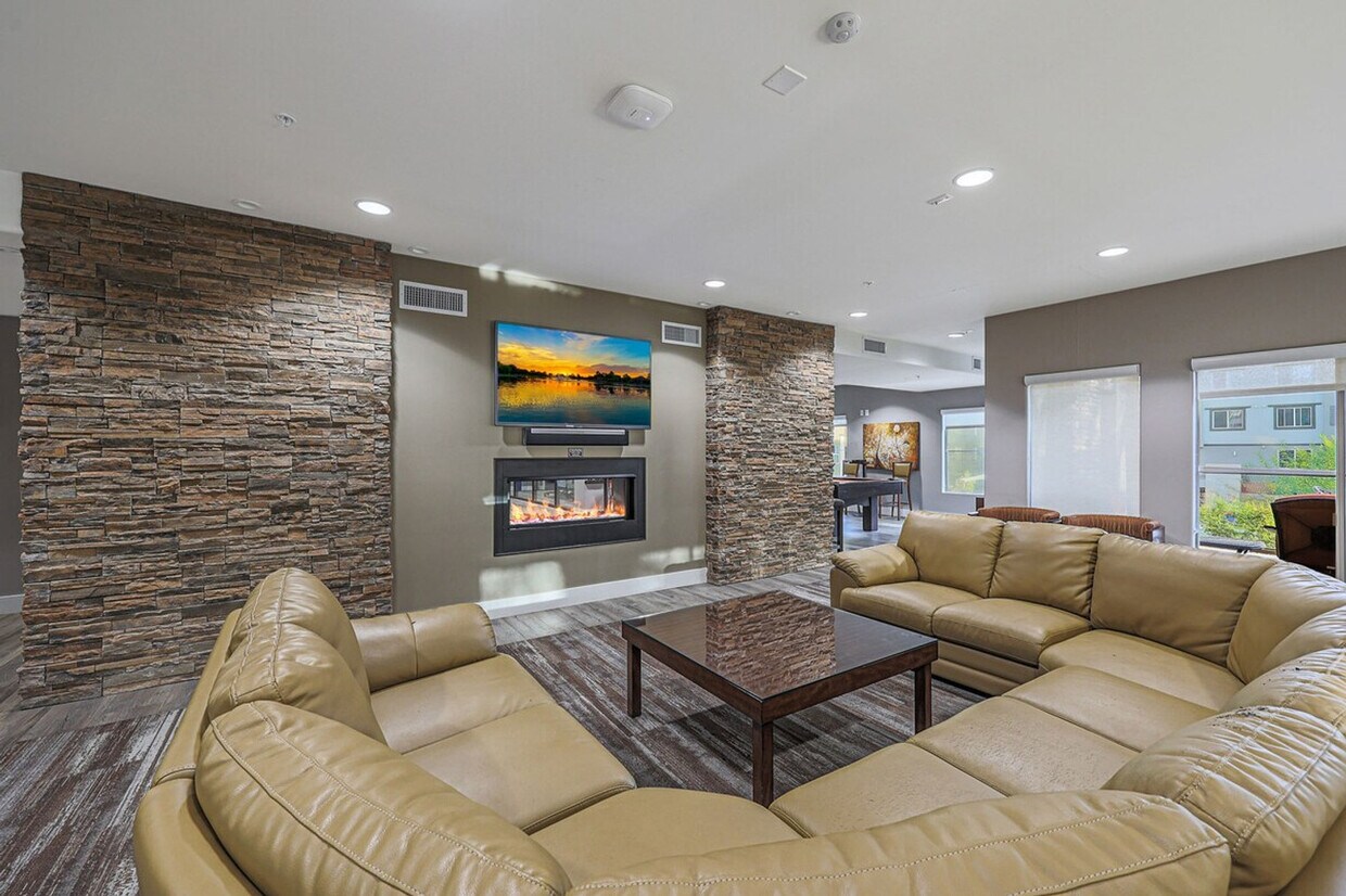 Foto principal - 5450 E Deer Valley Dr
