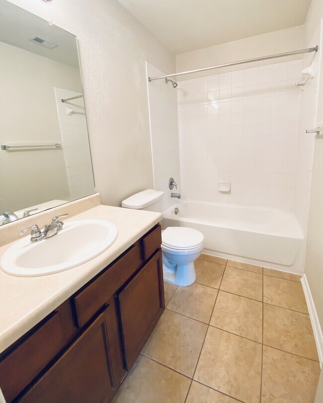 Foto del edificio - 11515 Oaks Hike