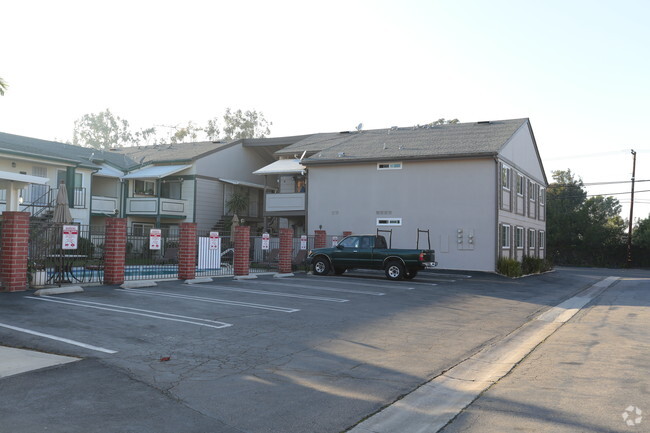 Building Photo - Monticello West Apartments