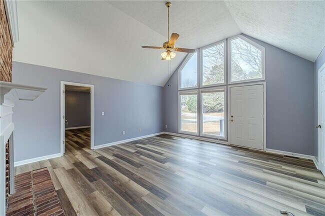 Foto del edificio - 3101 Brooks Dr