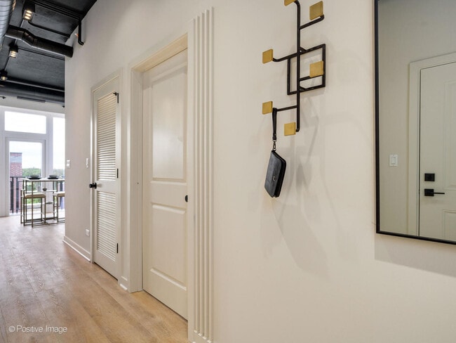 Foto del edificio - 2725 N Thatcher Ave