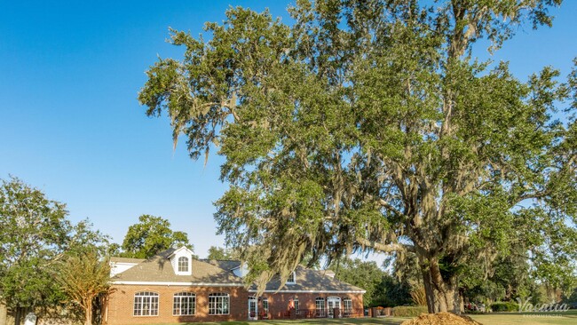 Building Photo - Hickory Hills