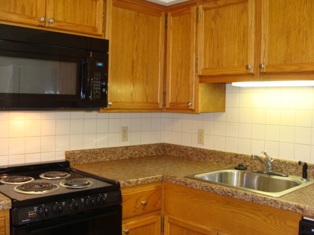 Building Photo - 404 Neches St
