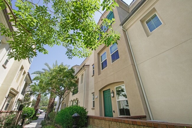 Building Photo - 141 Eureka Pl