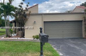 Foto principal - 626 Village Lake Dr