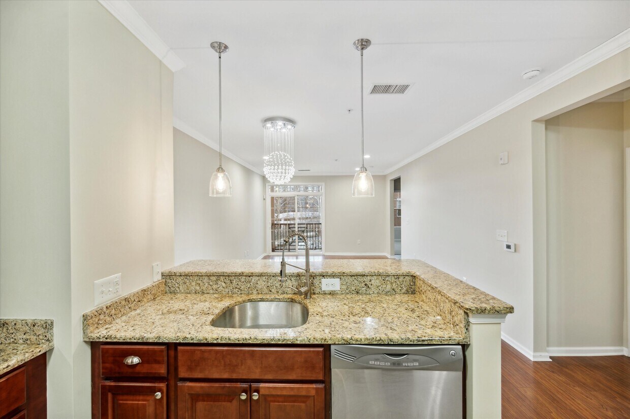 Foto principal - 350 W Elm St