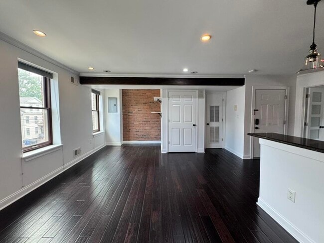 Building Photo - 270 3rd St