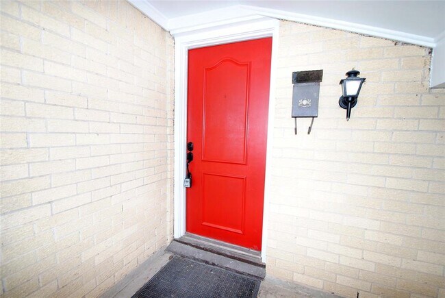 Building Photo - 420 N Outlar St