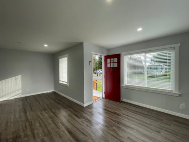 Foto del edificio - 6107 99th St SW