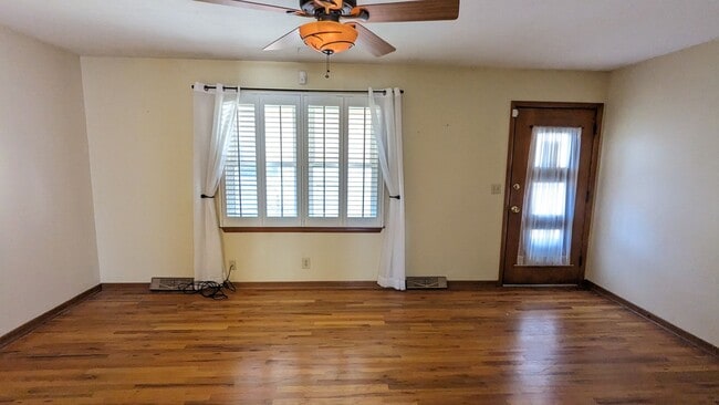 Building Photo - Large duplex with finished basement