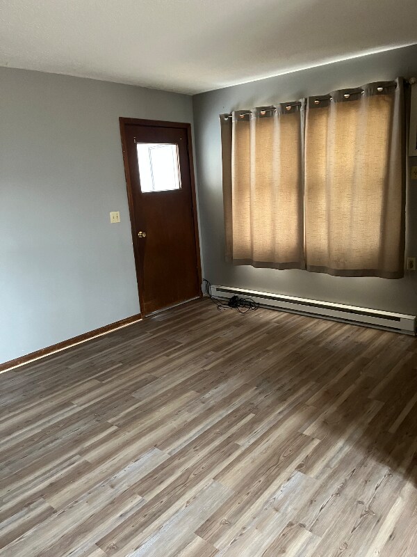 Building Photo - 504 Main St