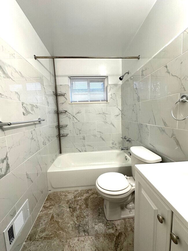 Building Photo - 23085 Columbus Ave