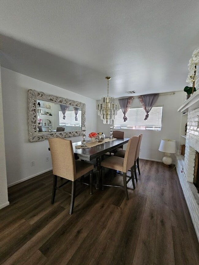 Building Photo - Charming Home in Central Las Vegas