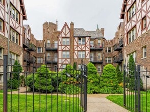Building Photo - 5717 N Kimball Ave