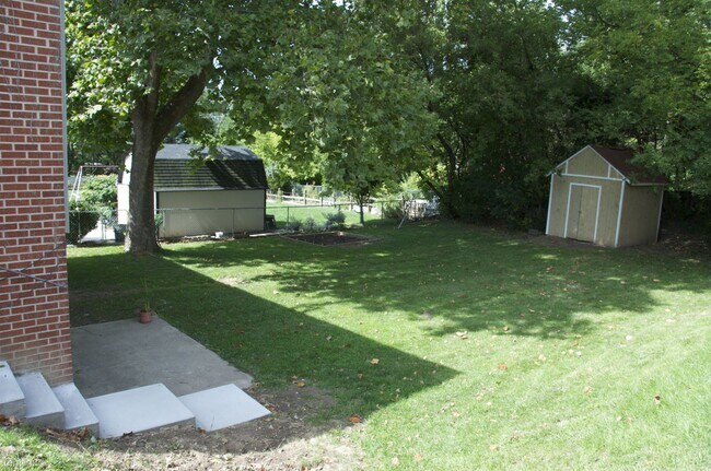 Building Photo - 3 br, 1 bath House - 603 Manor Dr