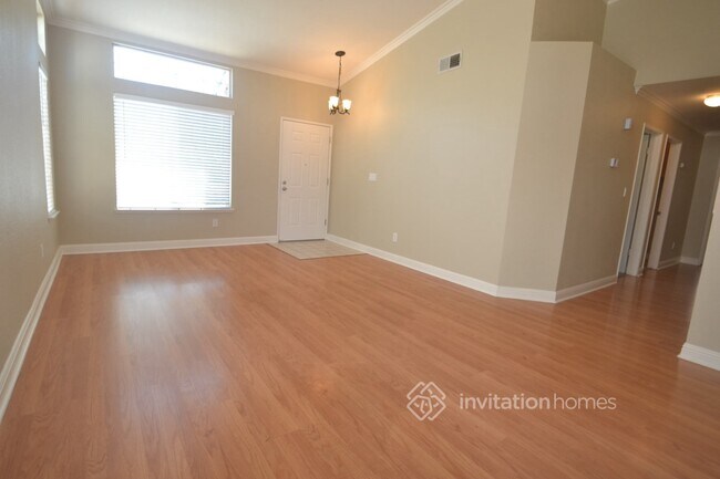Foto del edificio - 5016 Mesa Ridge Dr