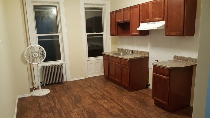 Primary Photo - 5722 Catalpa Ave