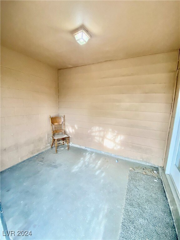Building Photo - 808 E Nelson Ave