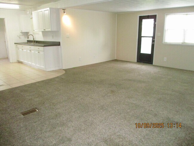 Foto del edificio - Welcome to this inviting 2-bedroom, 1-bath...