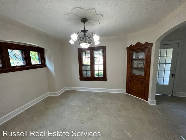 Foto del edificio - 3 br, 1.5 bath House - 2799 Lakeview Ave