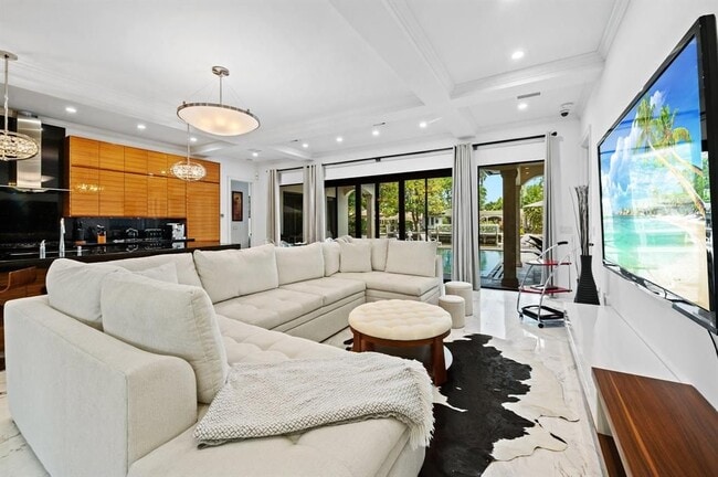 Building Photo - 2437 Castilla Isle