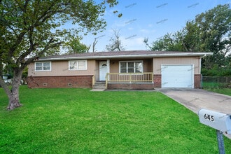 Building Photo - 645 Sunset Dr