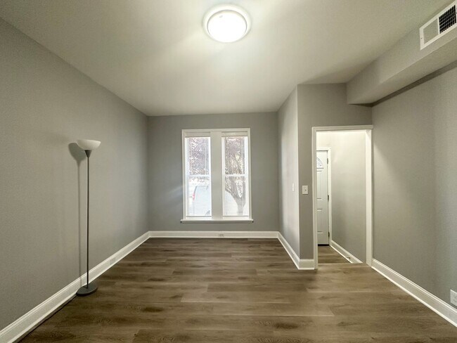 Building Photo - FOR RENT ~ 3 BR/1.5BA