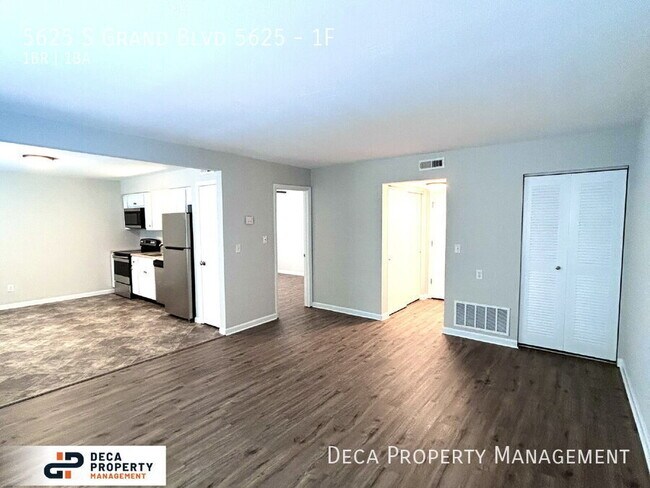 Foto del edificio - 5625 S Grand Blvd