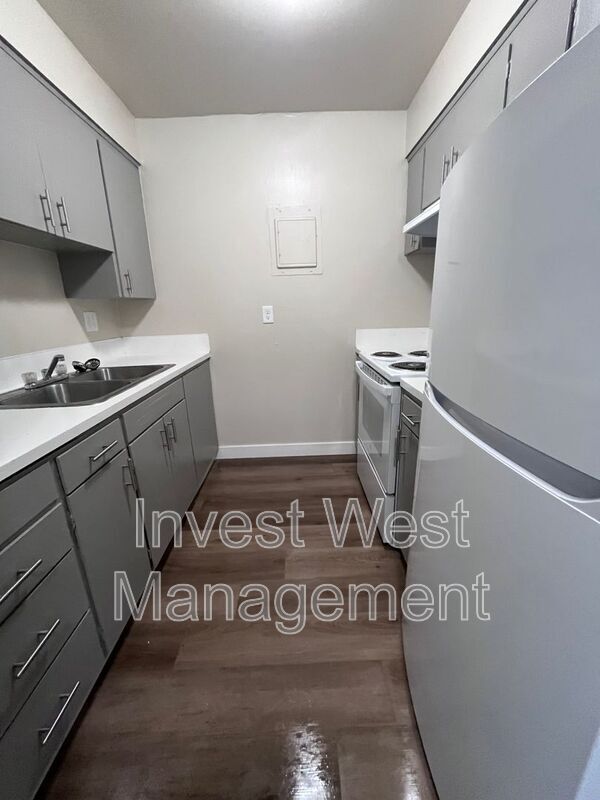Foto del edificio - 1806 E 4th Plain Blvd