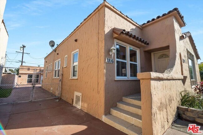Foto del edificio - 7818 Dalton Ave