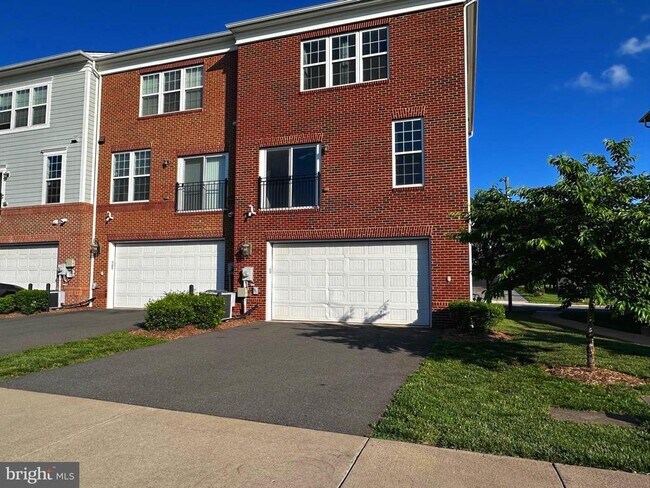 Foto del edificio - 8862 Orchard Ln