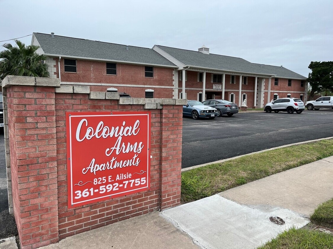 Primary Photo - Colonial Arms Apartments