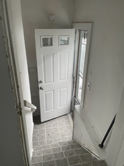 Side Door - Entrance Landing - 108 Malden Rd