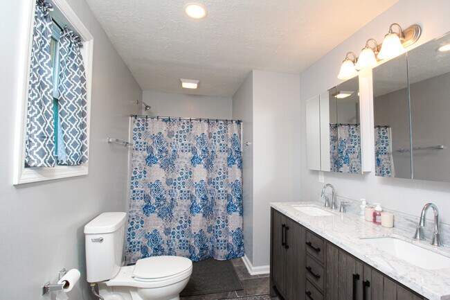 master bathroom - 703 Celeste Ave