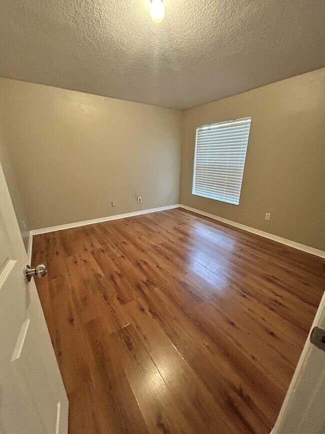 Foto del edificio - 16 Greenvale Dr