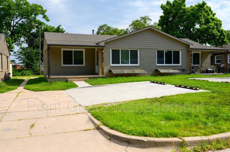 Primary Photo - 6102-6104 E Oakwood Dr