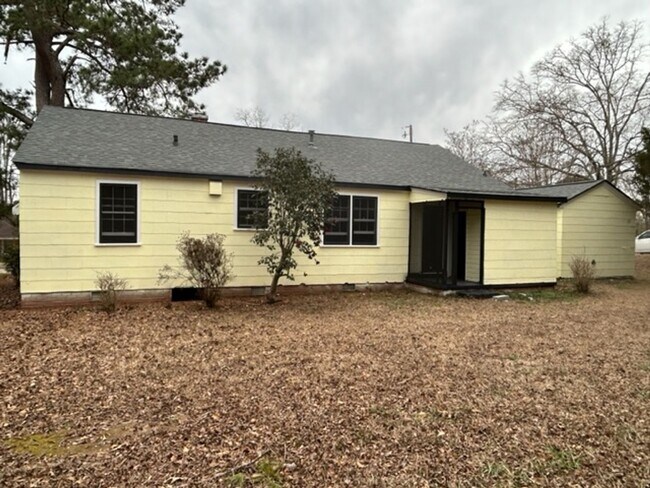 Building Photo - Beautiful 3 bedroom 1.5 bathroom rental home.