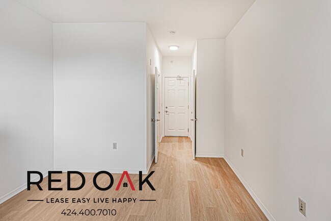 Foto del edificio - Welcoming Studio with Hardwood Style Floor...
