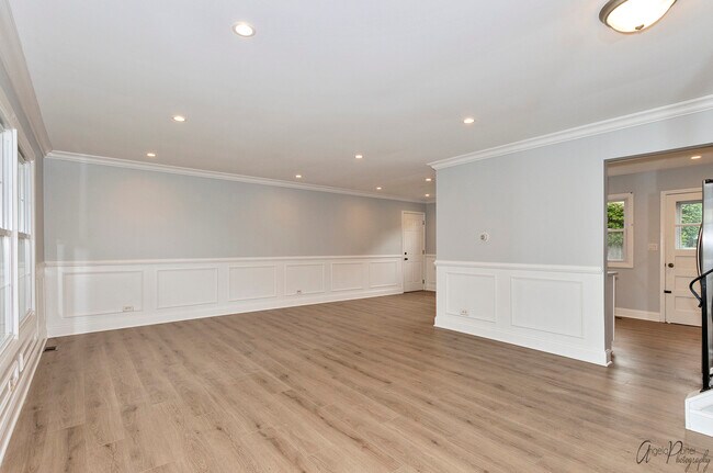 Building Photo - 35 Meadowbrook Ln
