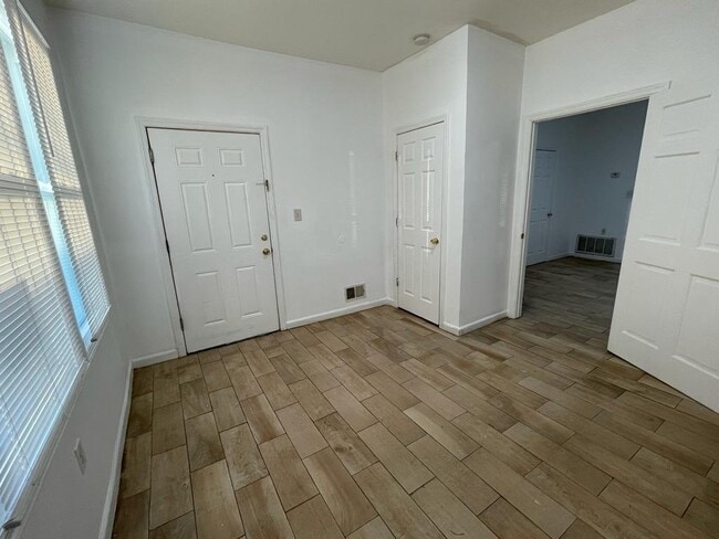 Foto del edificio - 218 Columbia Ave