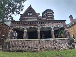 Building Photo - 1010 N Vermilion St