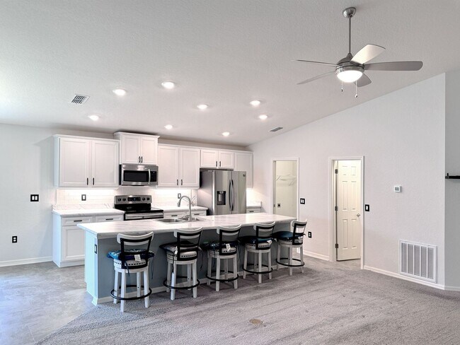 Building Photo - Beautiful 4-Bedroom, 2-Bathroom in Eagle Lake