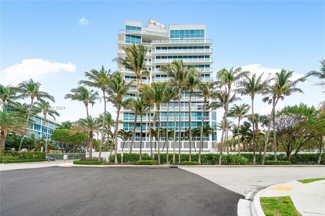 Building Photo - 1200 Holiday Dr