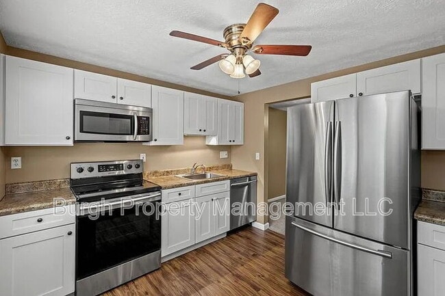 Foto del edificio - 645 Deer Watch Rd