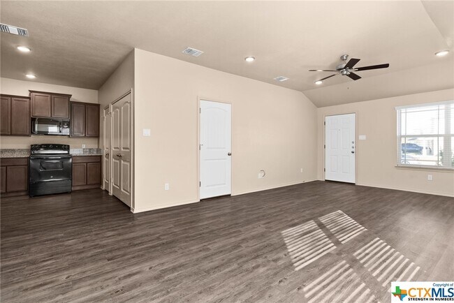 Building Photo - 1025 Cline Dr
